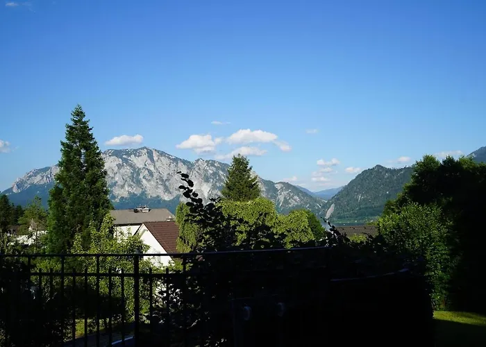 Mit Panoramablick & Terrasse Casa de Férias Unterach am Attersee